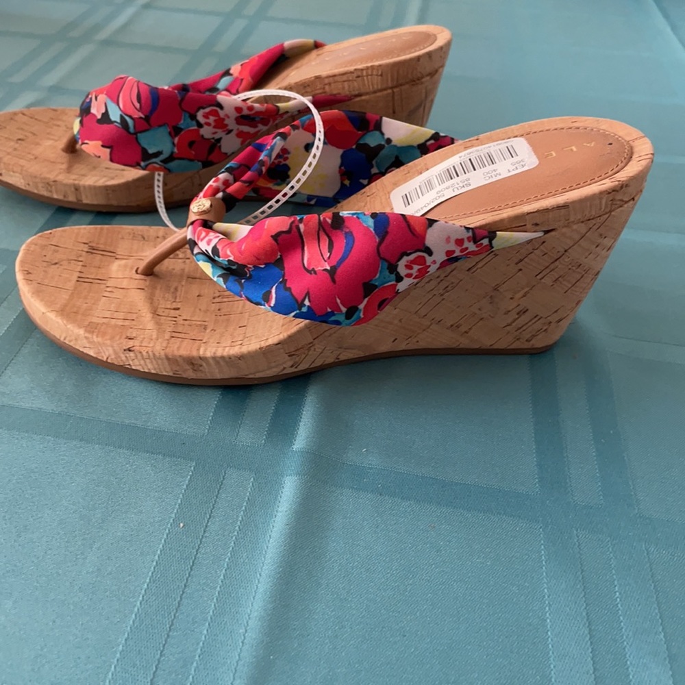 NWT Alex Marie cork wedges etching fabric top - Picture 5 of 6